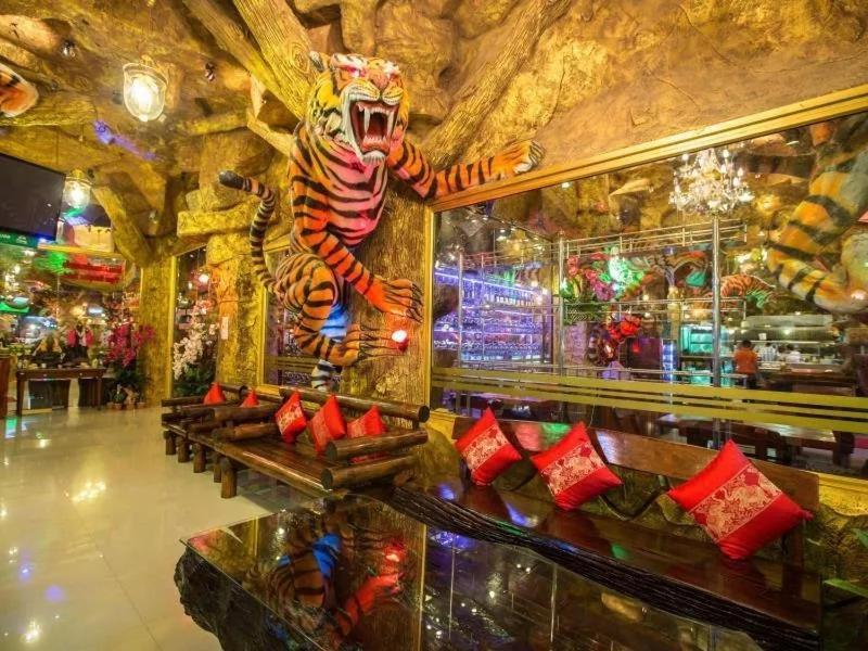 Tiger Complex By Eyg Hotel Patong Kültér fotó
